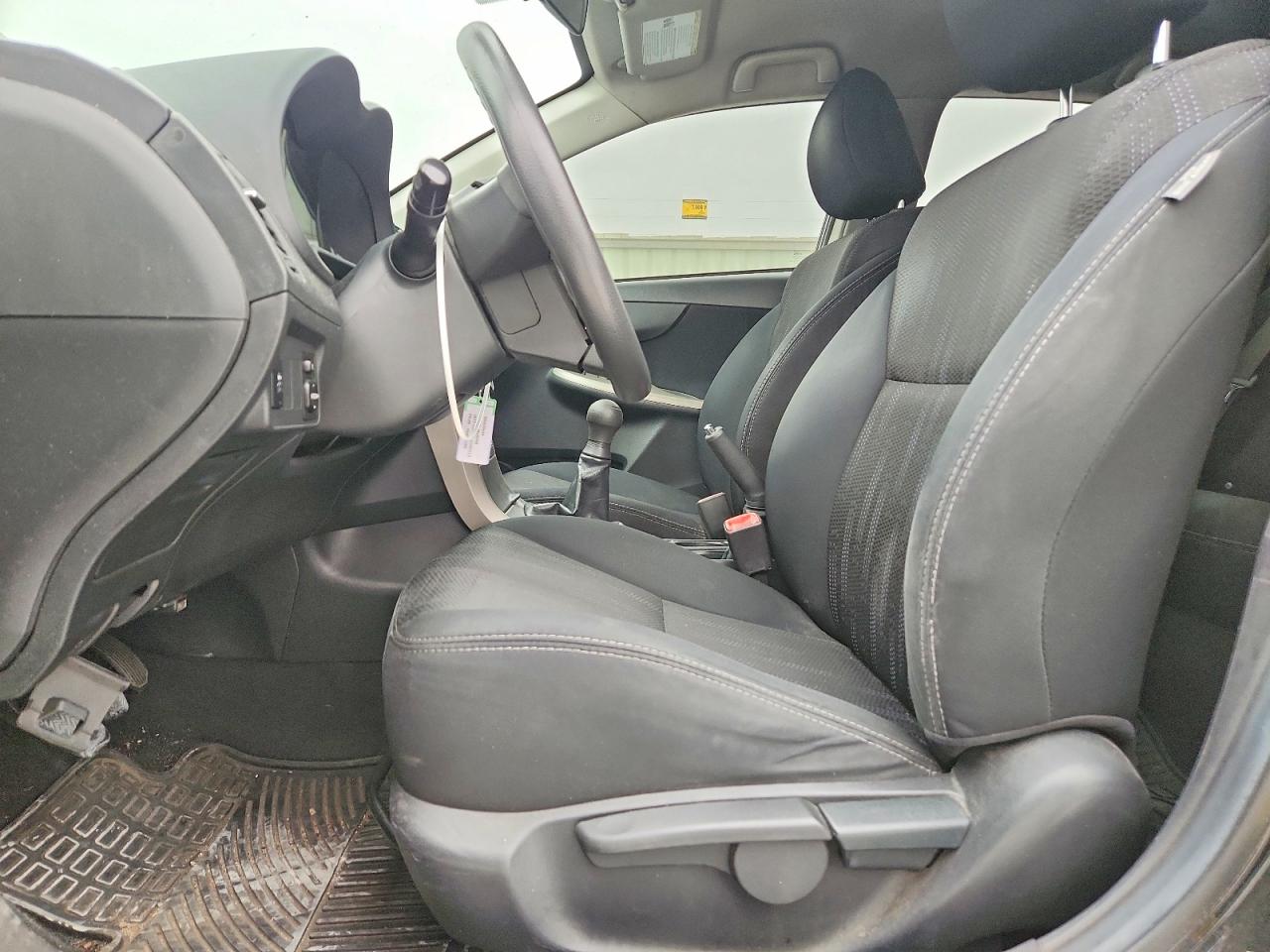 2013 TOYOTA COROLLA S photo 13