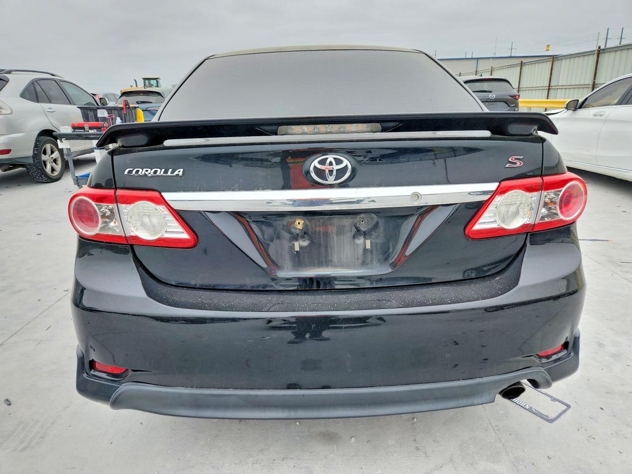 2013 TOYOTA COROLLA S photo 11
