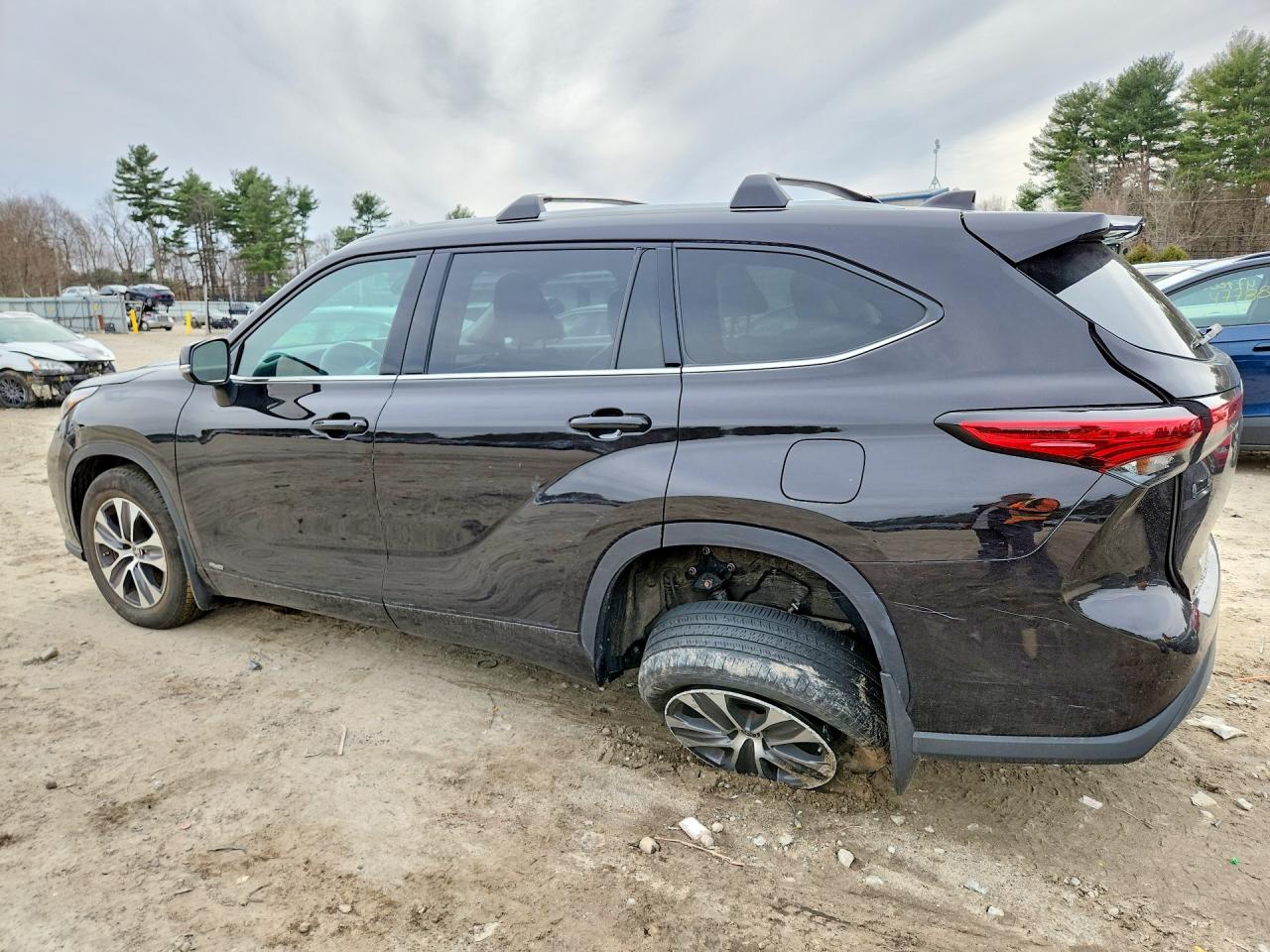 2022 TOYOTA HIGHLANDER HYBRID XLE photo 4