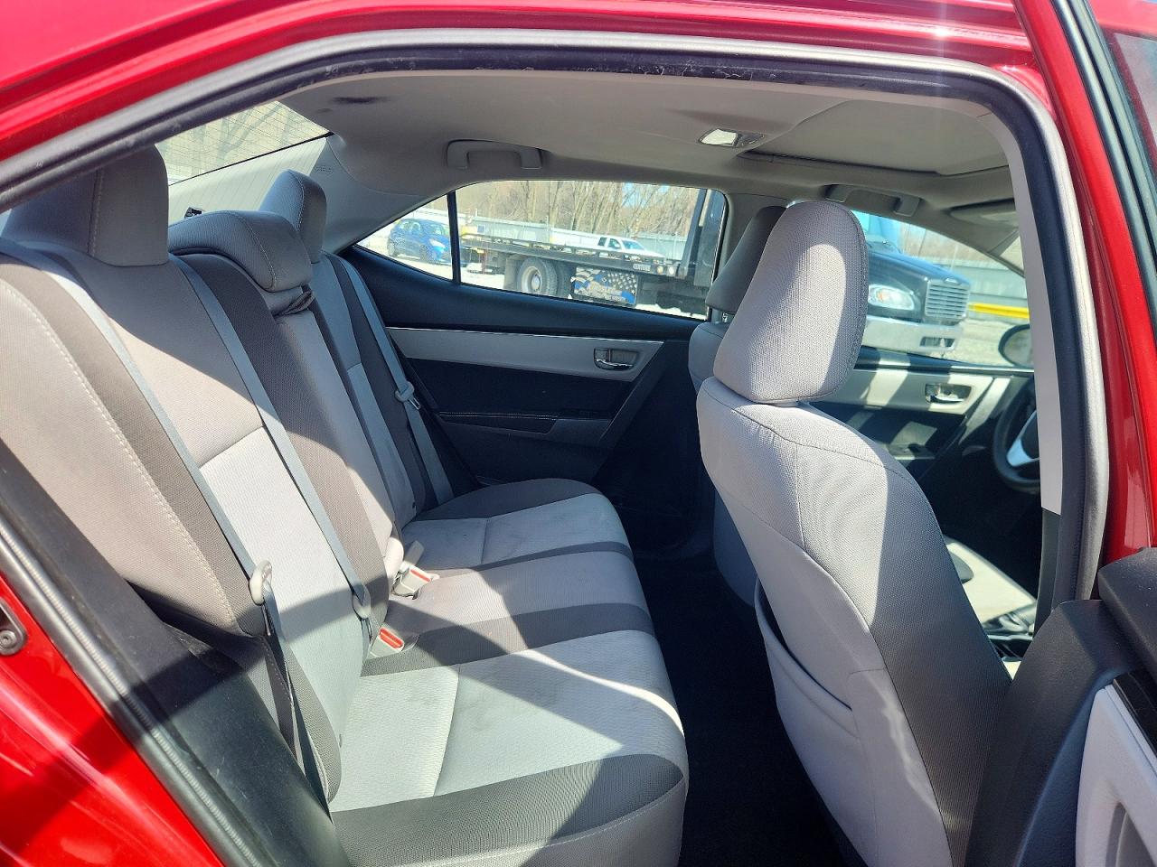 2017 TOYOTA COROLLA LE photo 28