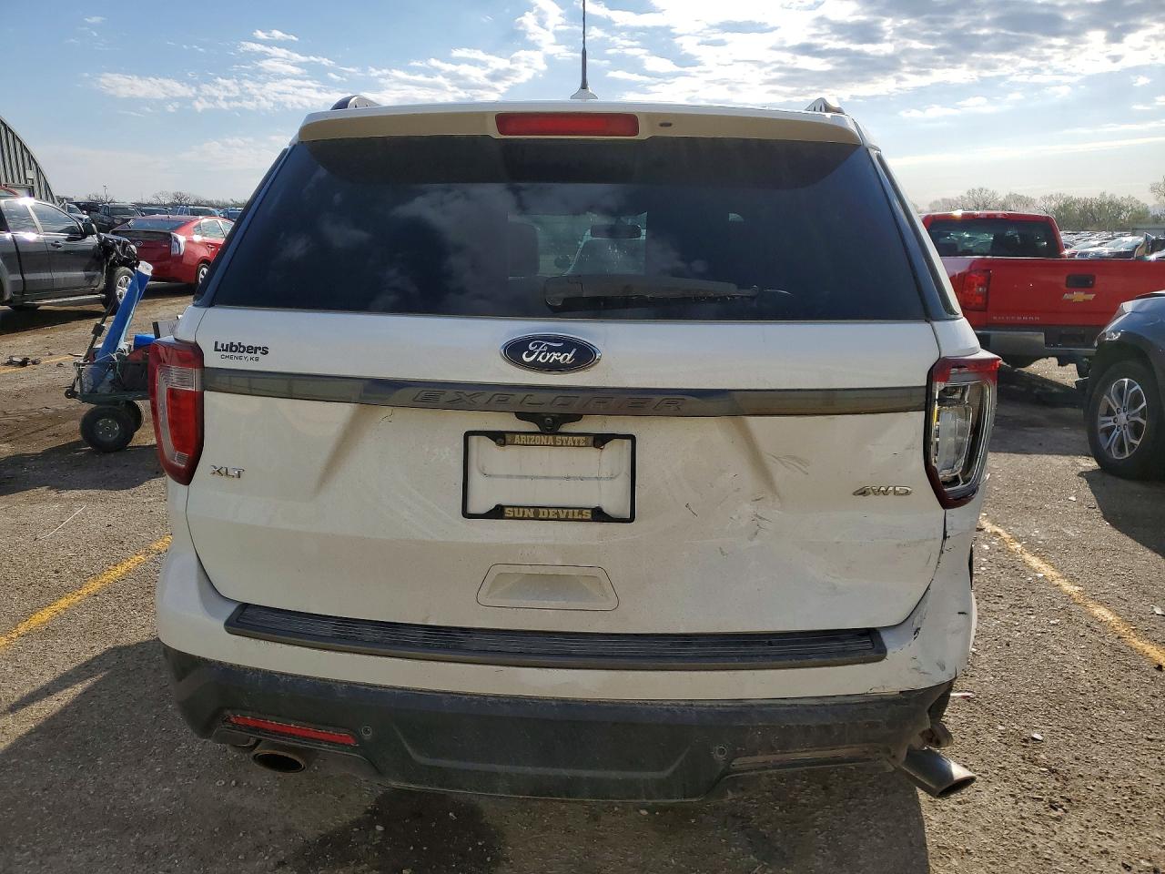 2018 FORD EXPLORER XLT photo 11