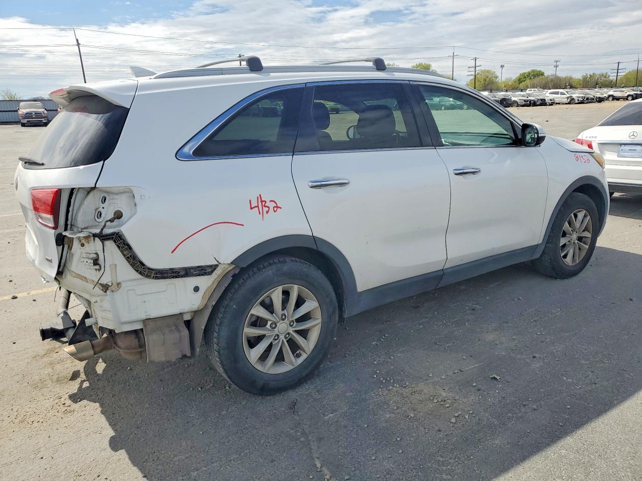 2016 KIA SORENTO photo 5