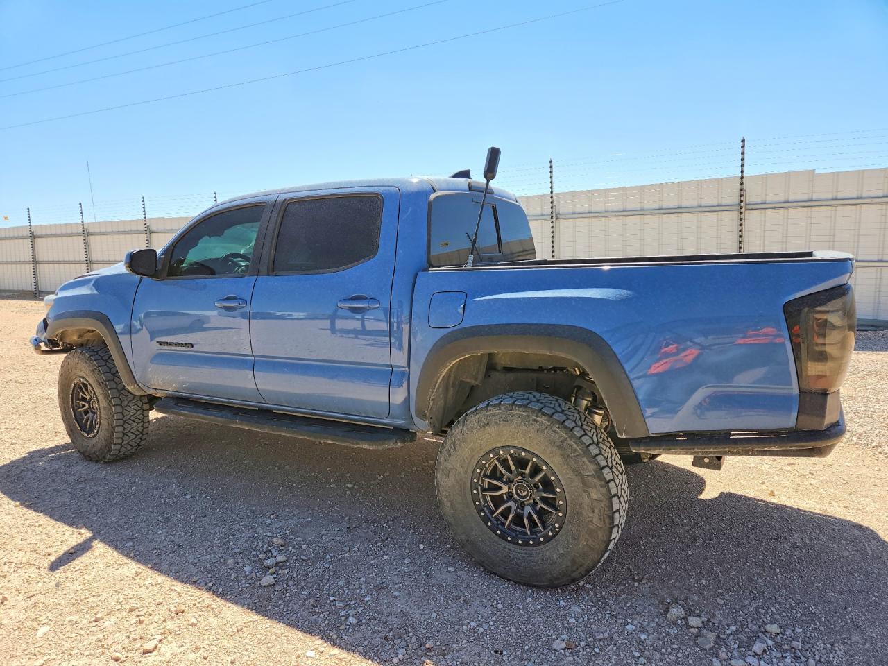 2019 TOYOTA TACOMA TRD OFF-ROAD photo 3