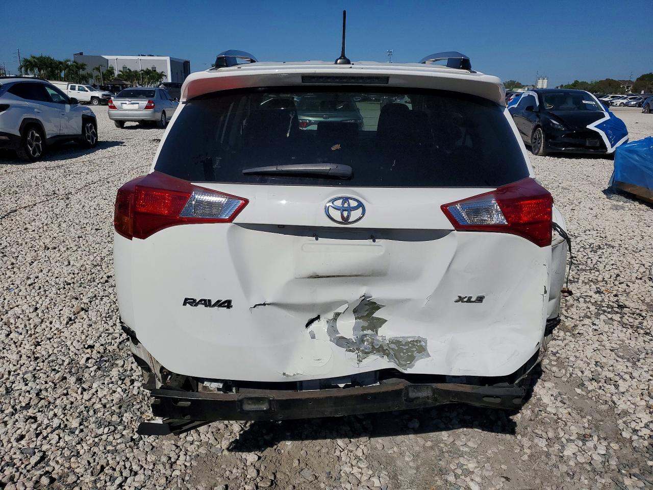 2015 TOYOTA RAV4 XLE photo 11