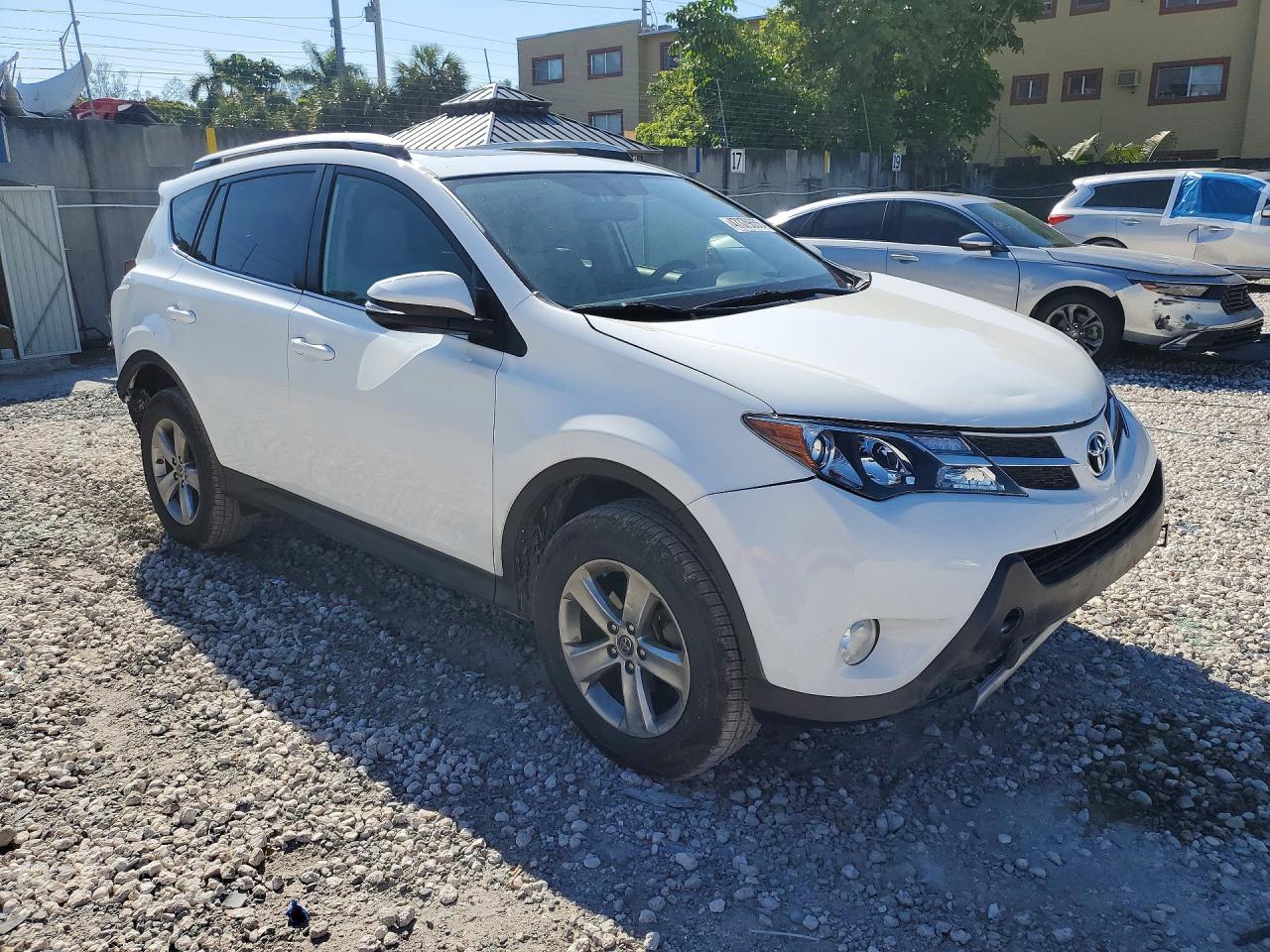 2015 TOYOTA RAV4 XLE photo 7