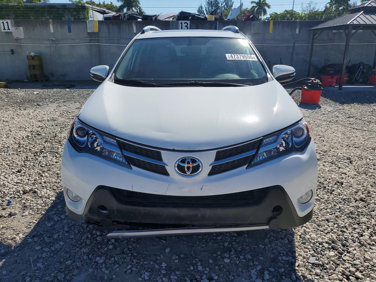2015 TOYOTA RAV4 XLE photo 9