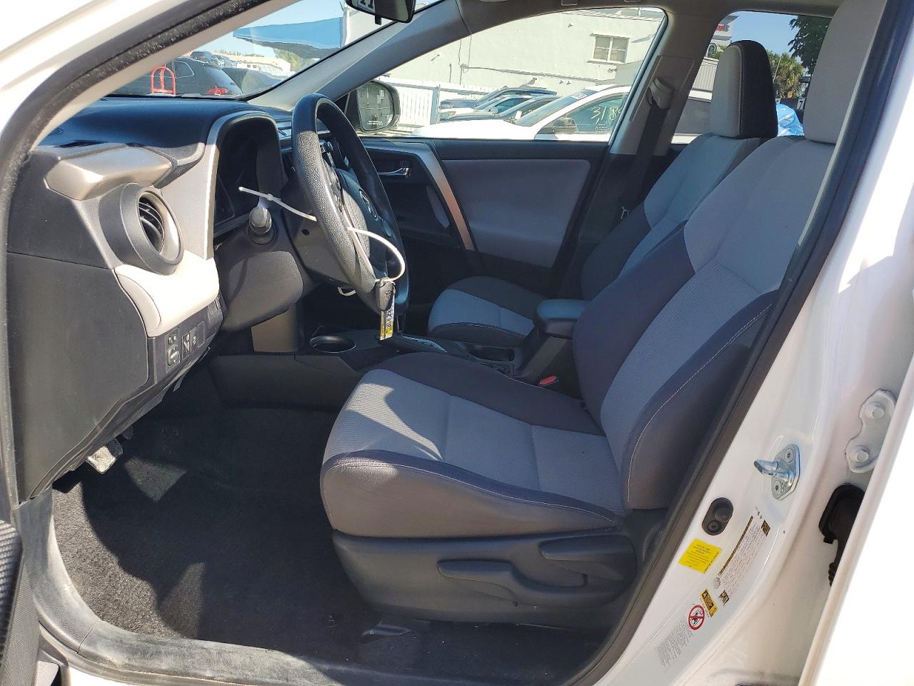 2015 TOYOTA RAV4 XLE photo 13