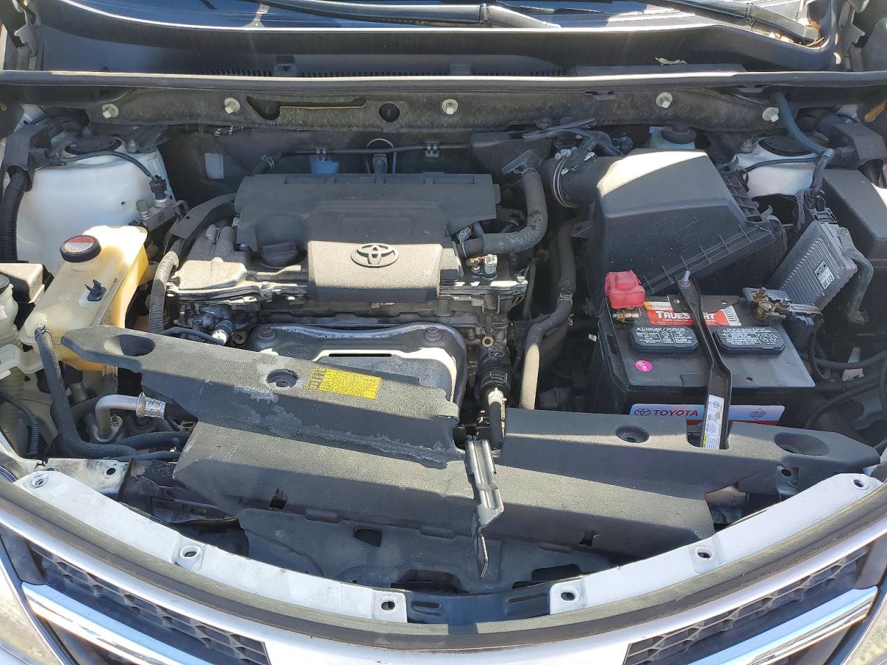2015 TOYOTA RAV4 XLE photo 21