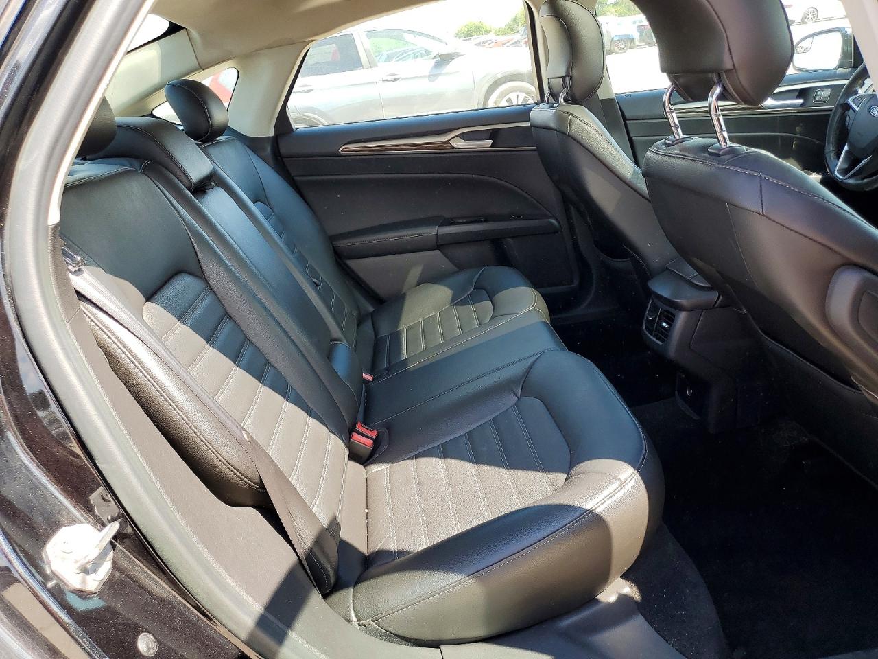 2014 FORD FUSION SE photo 19
