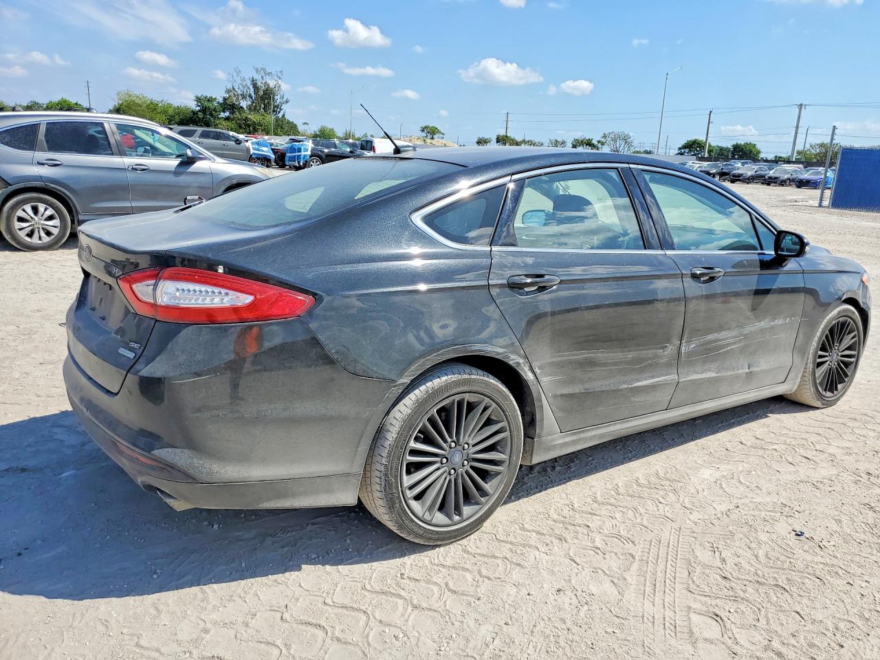 2014 FORD FUSION SE photo 5