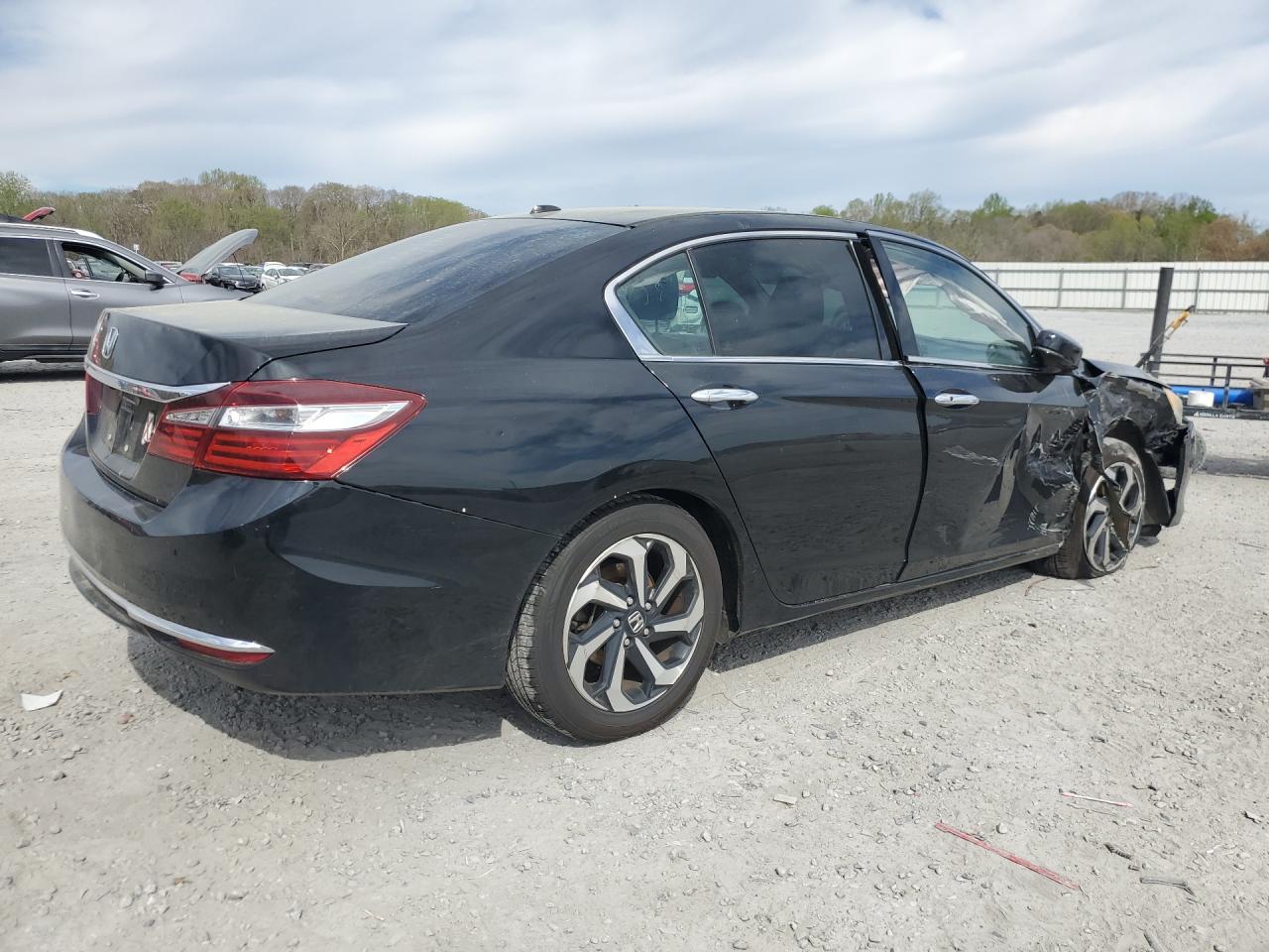 2016 HONDA ACCORD photo 5