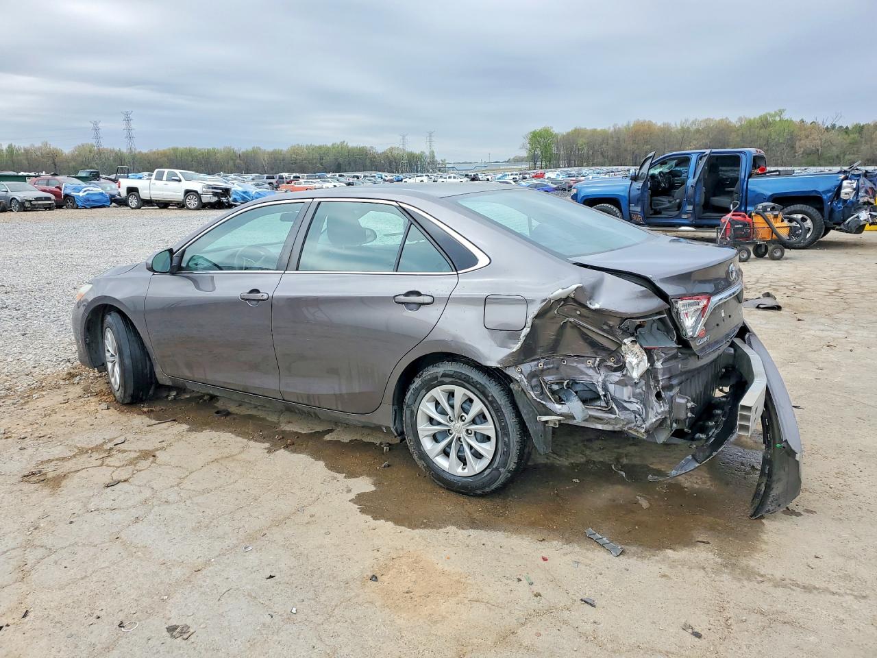 2016 TOYOTA CAMRY LE photo 4