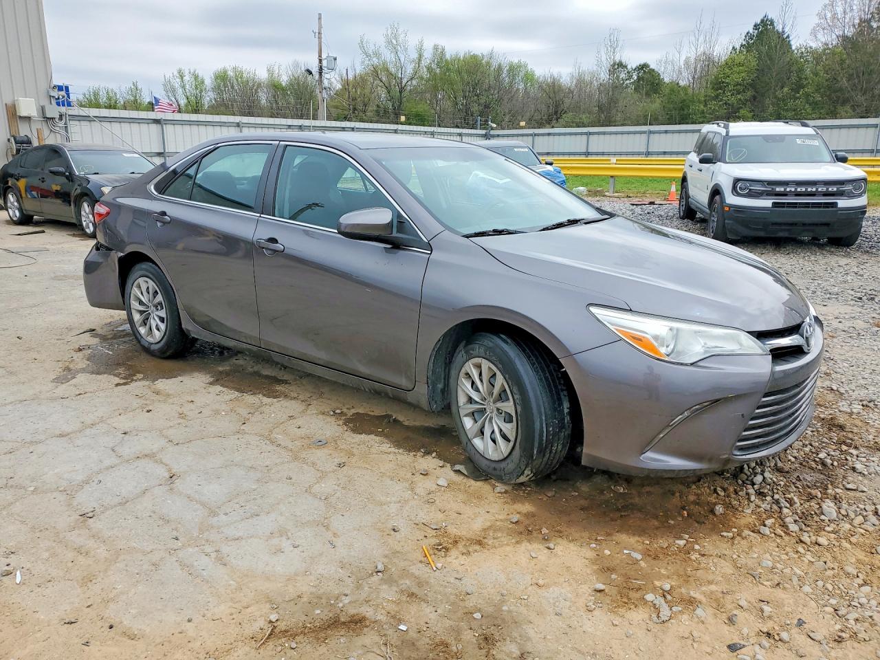 2016 TOYOTA CAMRY LE photo 10