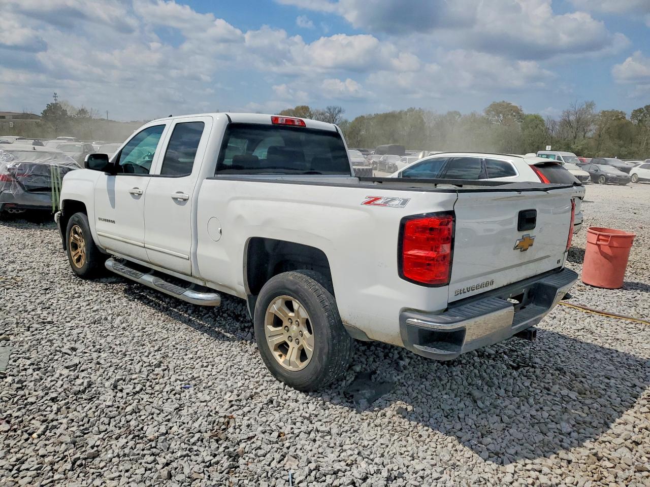 2015 CHEVROLET SILVERADO K1500 LT photo 2