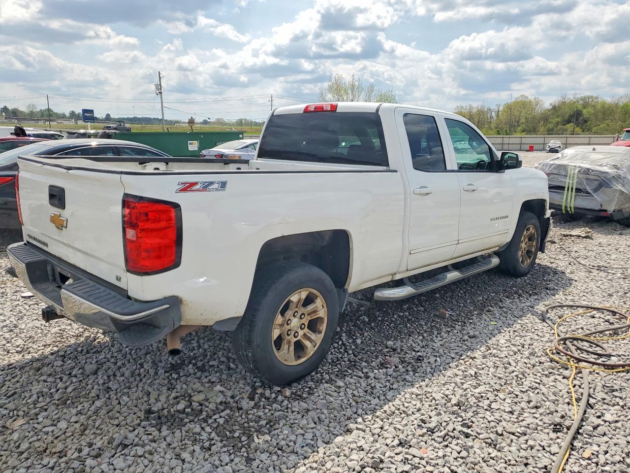 2015 CHEVROLET SILVERADO K1500 LT photo 3