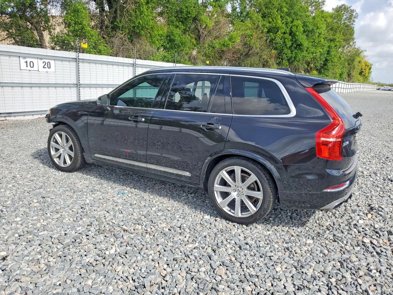 2017 VOLVO XC90 T6 photo 3