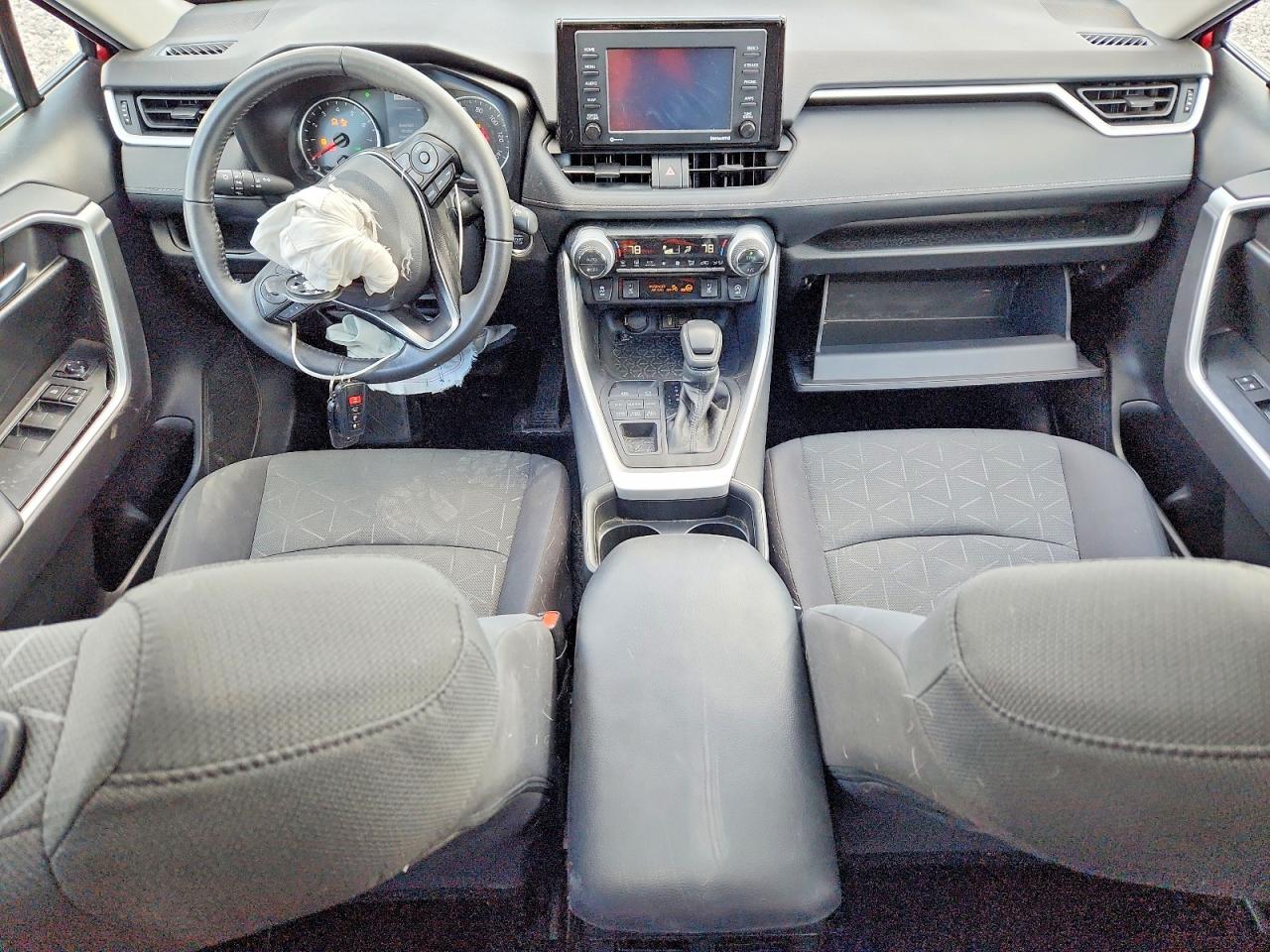 2021 TOYOTA RAV4 XLE photo 8