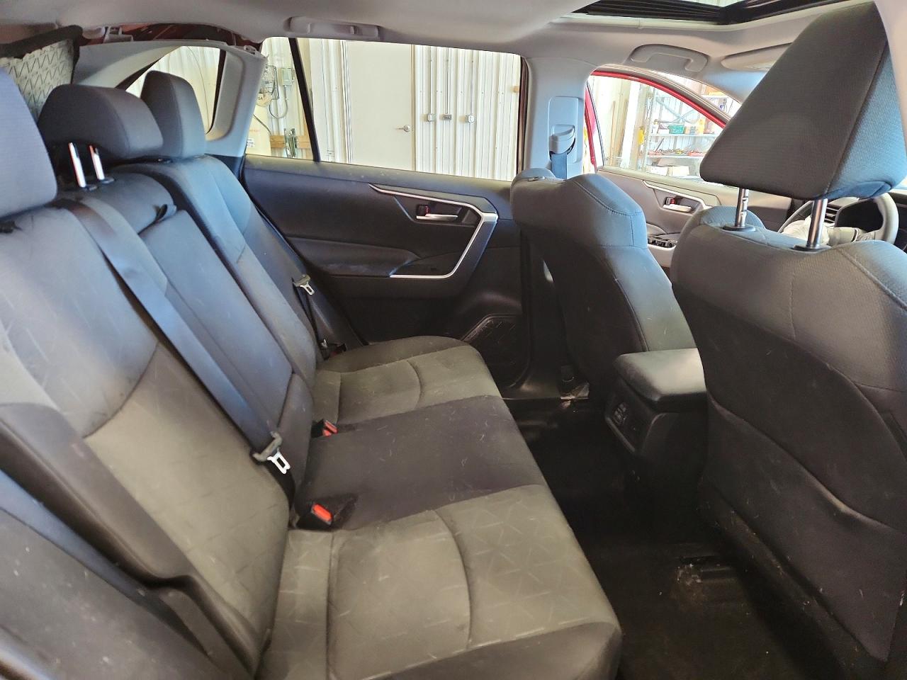 2021 TOYOTA RAV4 XLE photo 11
