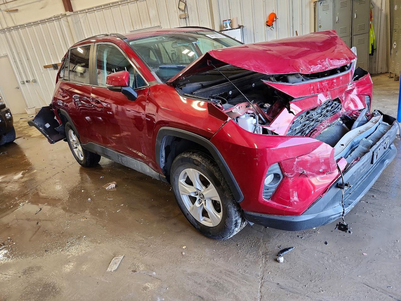 2021 TOYOTA RAV4 XLE photo 4
