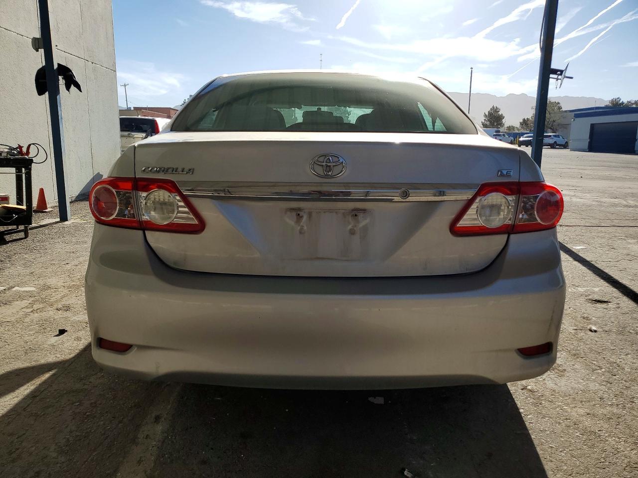 2013 TOYOTA COROLLA LE photo 6