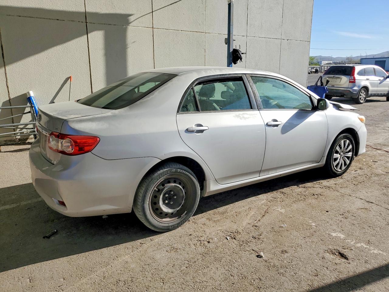 2013 TOYOTA COROLLA LE photo 3