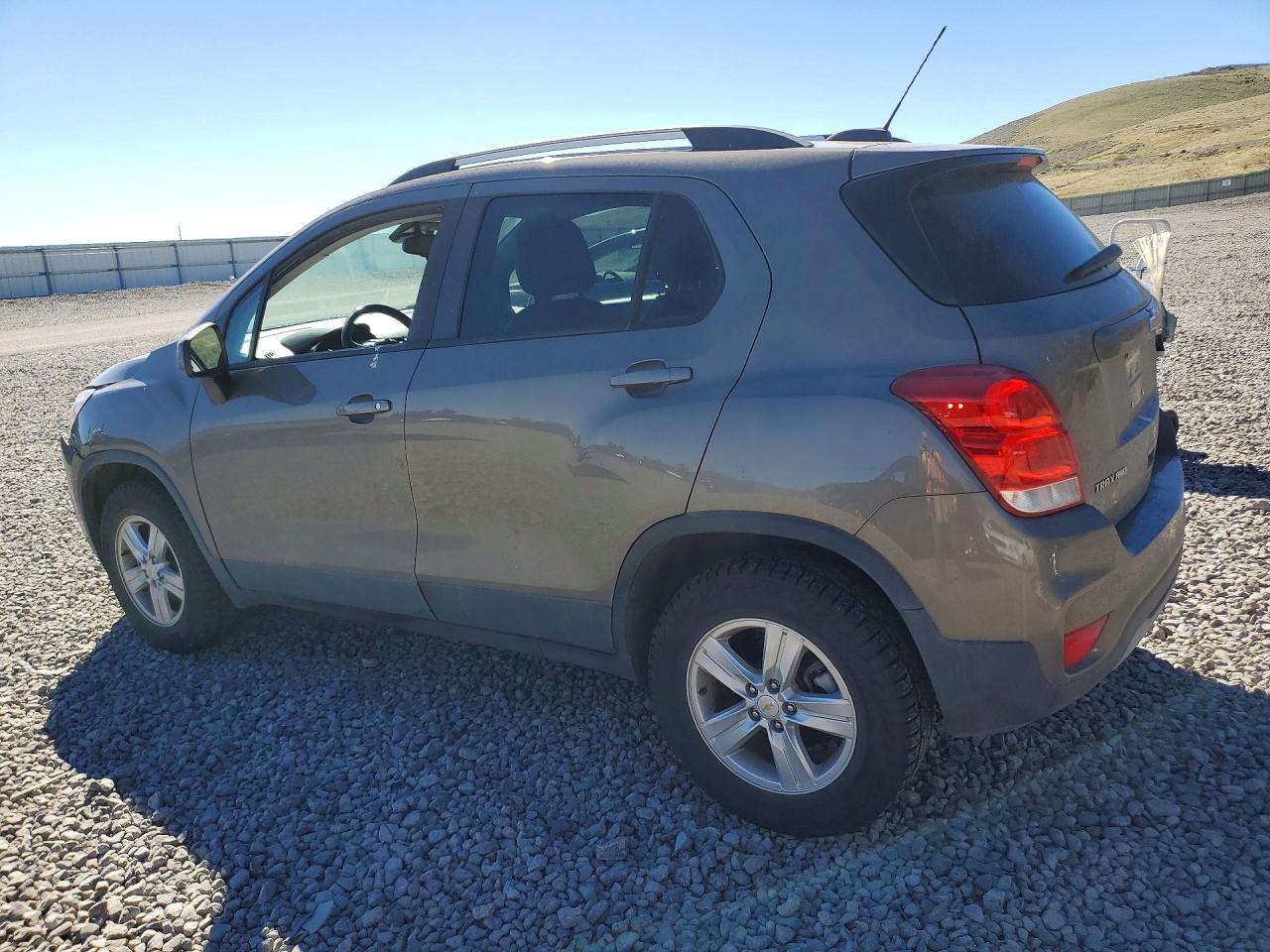 2021 CHEVROLET TRAX 1LT photo 2
