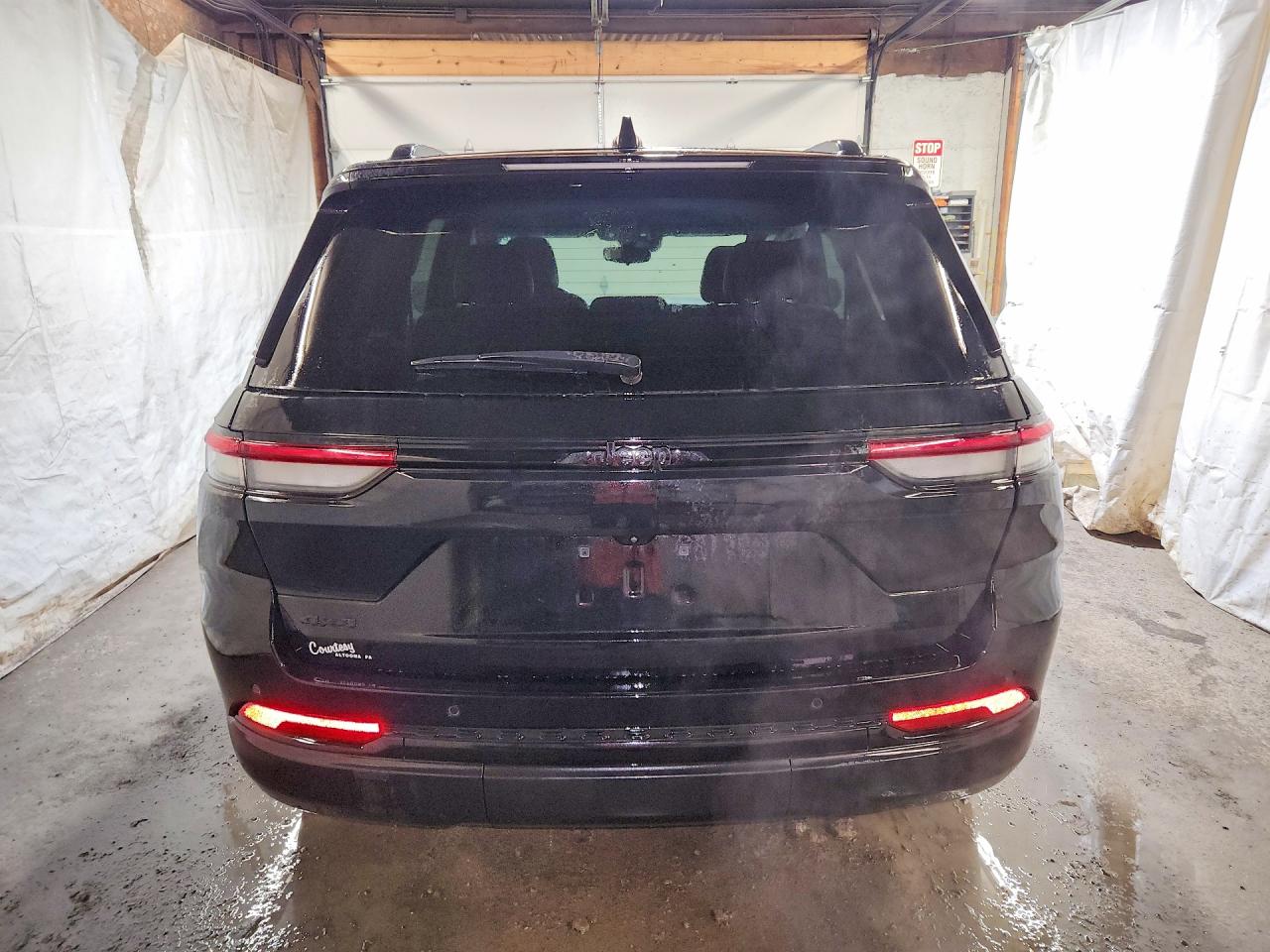 2023 JEEP GRAND CHEROKEE LAREDO photo 6