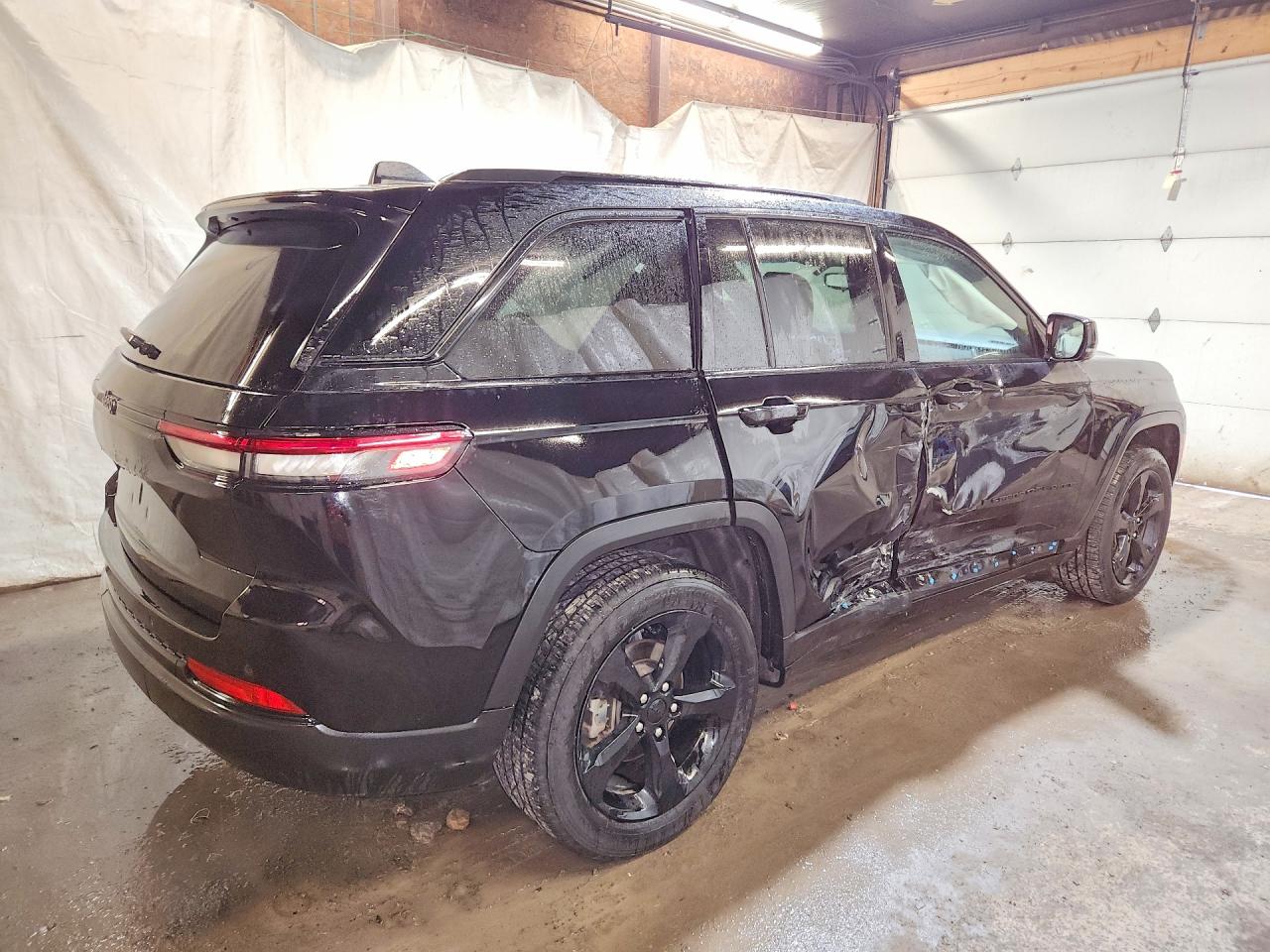 2023 JEEP GRAND CHEROKEE LAREDO photo 3