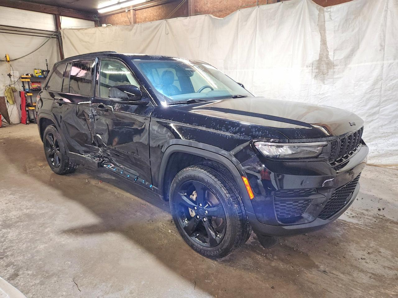 2023 JEEP GRAND CHEROKEE LAREDO photo 4