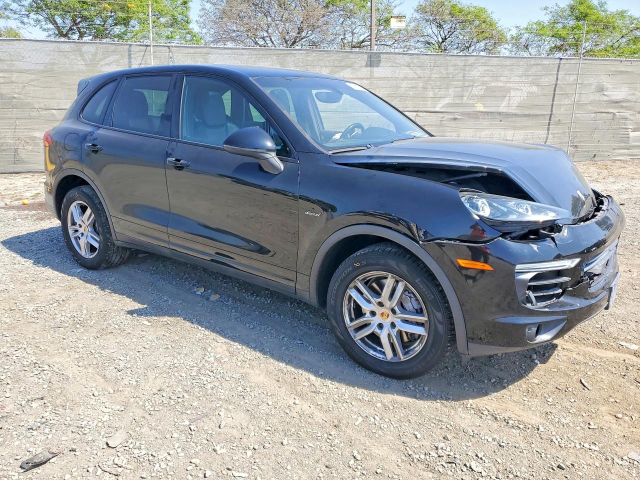 2015 PORSCHE CAYENNE photo 4