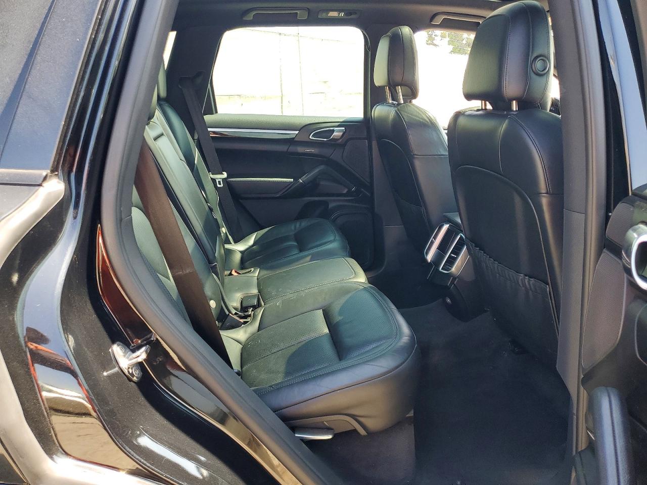 2015 PORSCHE CAYENNE photo 11