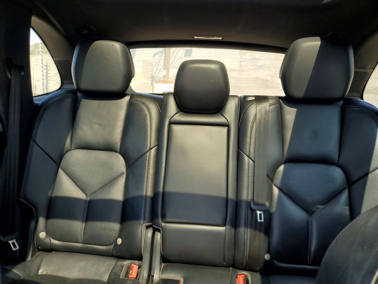 2015 PORSCHE CAYENNE photo 10