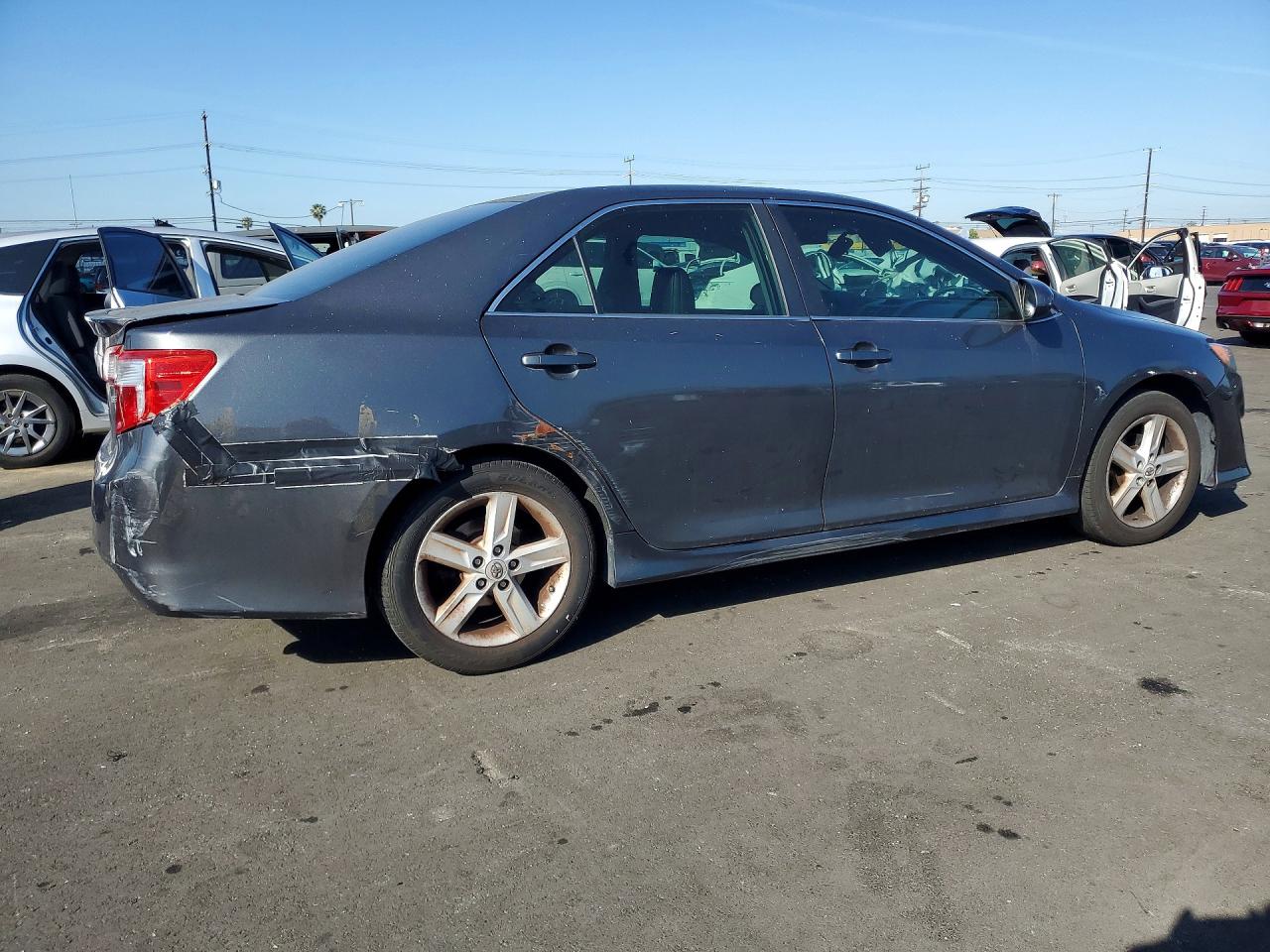 2013 TOYOTA CAMRY SE photo 7