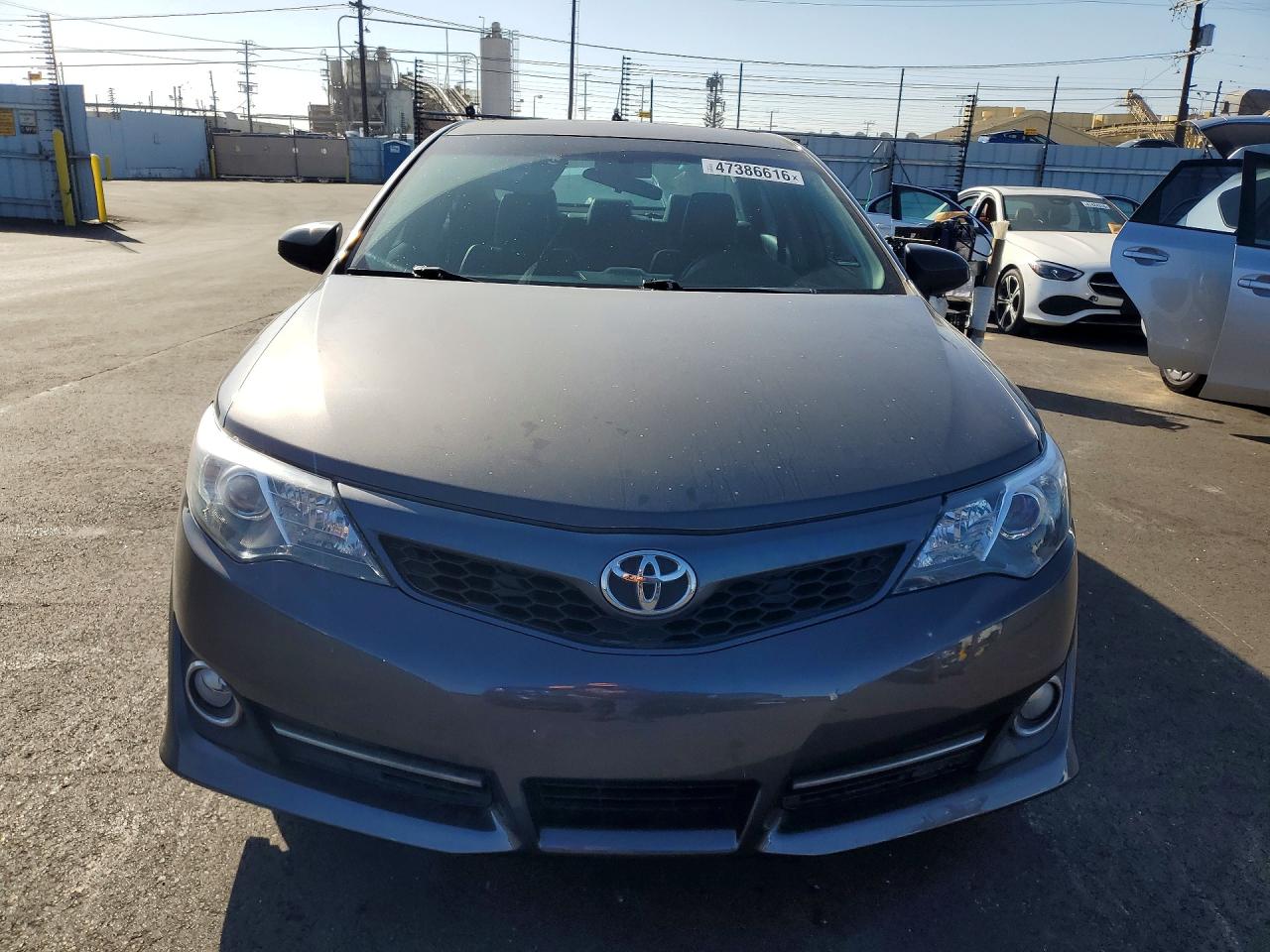2013 TOYOTA CAMRY SE photo 13
