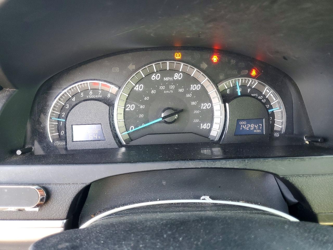 2013 TOYOTA CAMRY SE photo 25