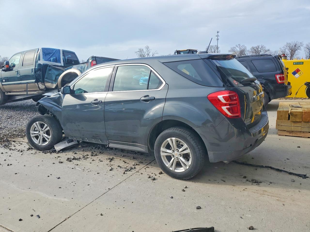 2017 CHEVROLET EQUINOX LS photo 3