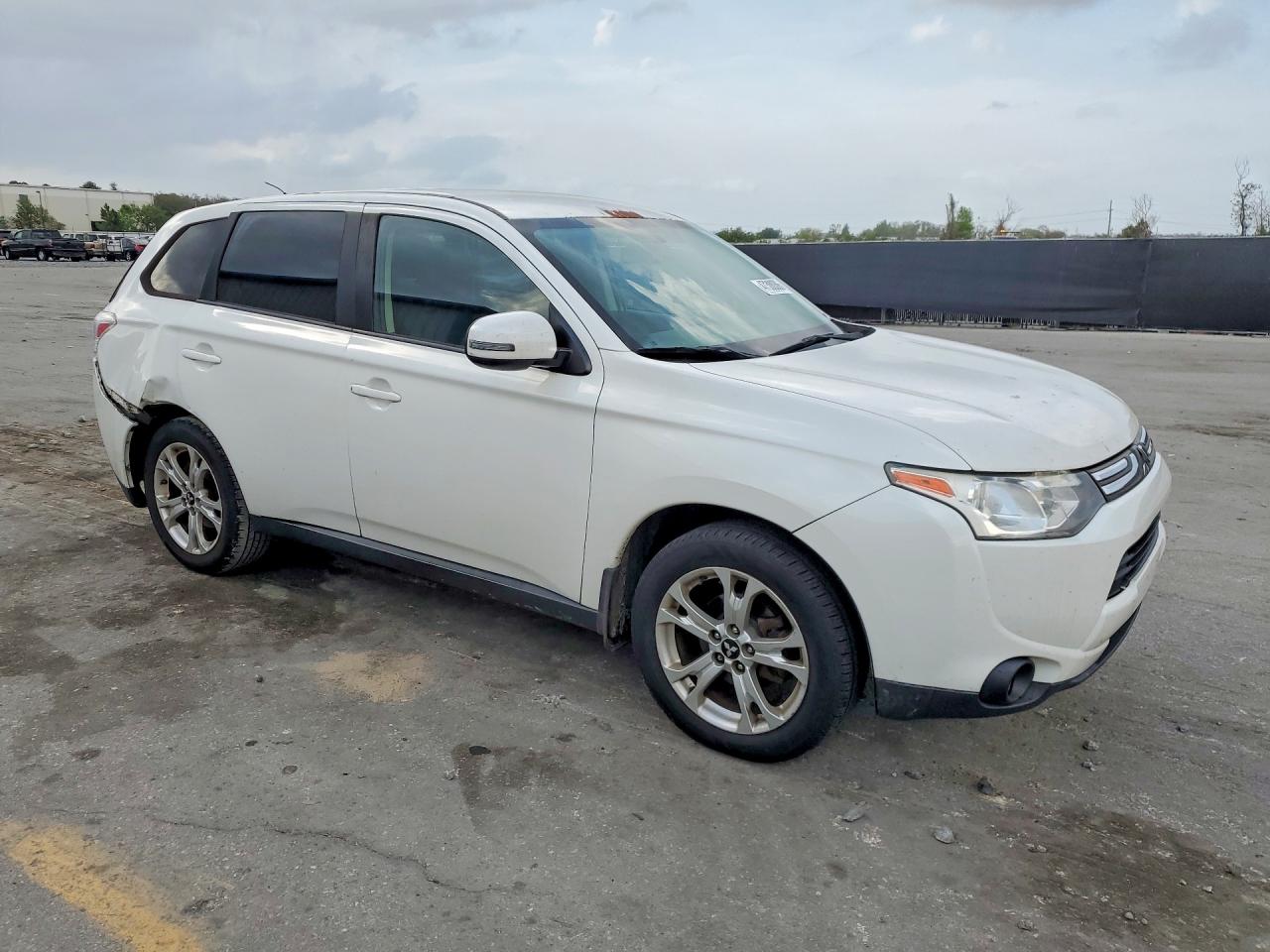 2014 MITSUBISHI OUTLANDER SE photo 7
