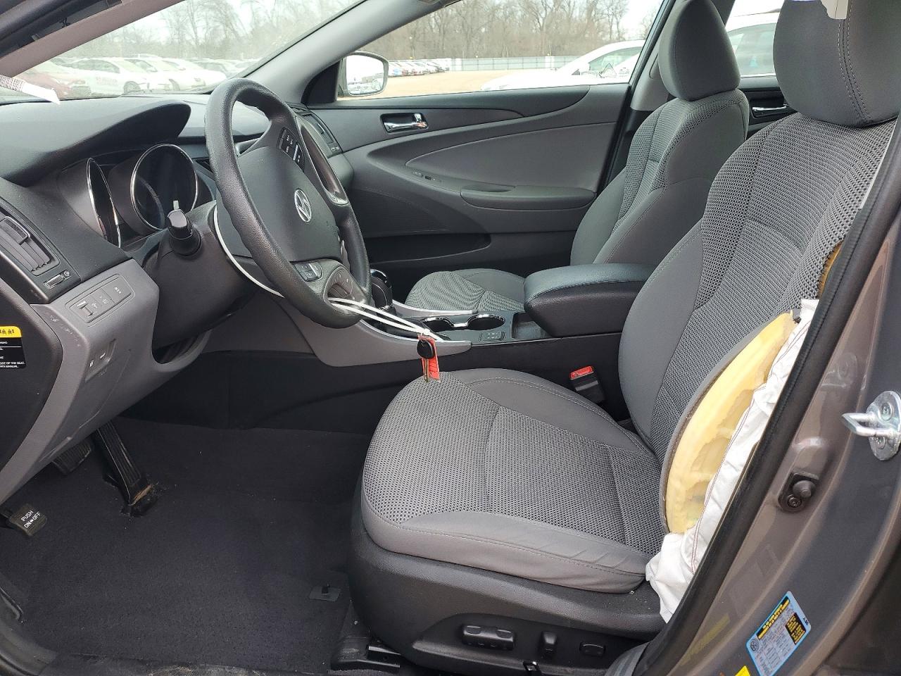 2014 HYUNDAI SONATA GLS photo 13
