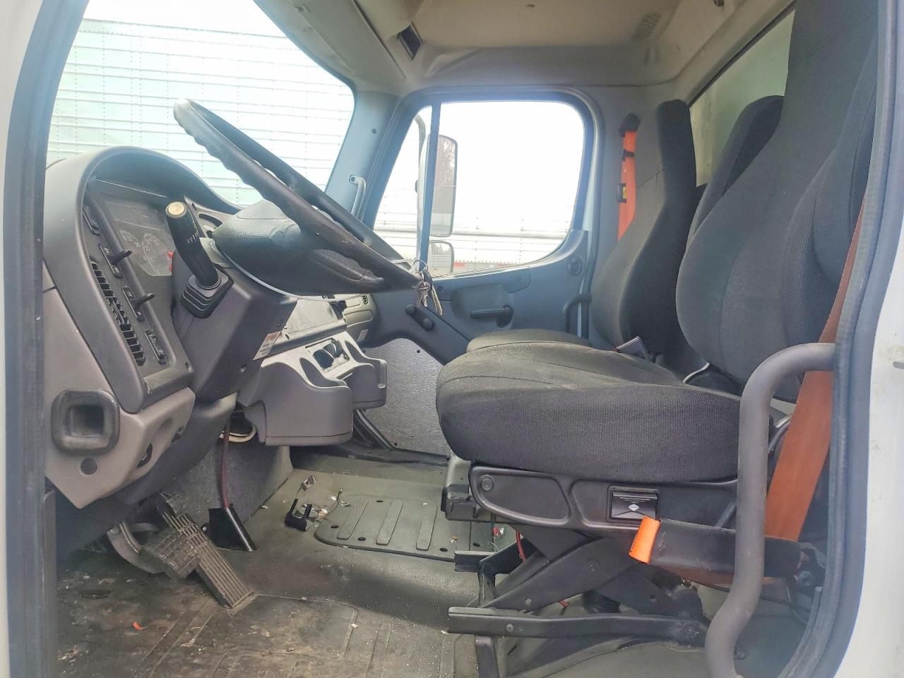 2018 FREIGHTLINER BUSINESS CLASS M2 REFRIGERATED BOX TRUCK photo 13