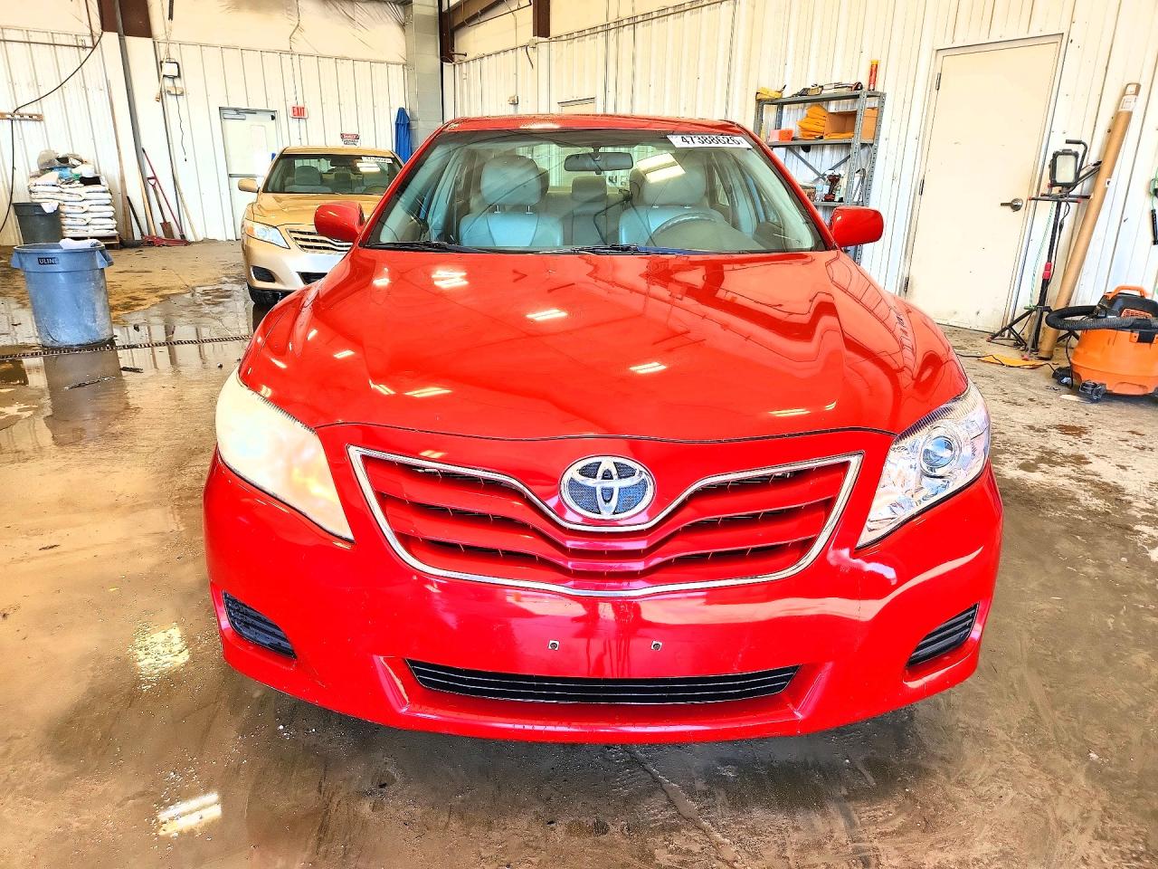 2011 TOYOTA CAMRY LE photo 5