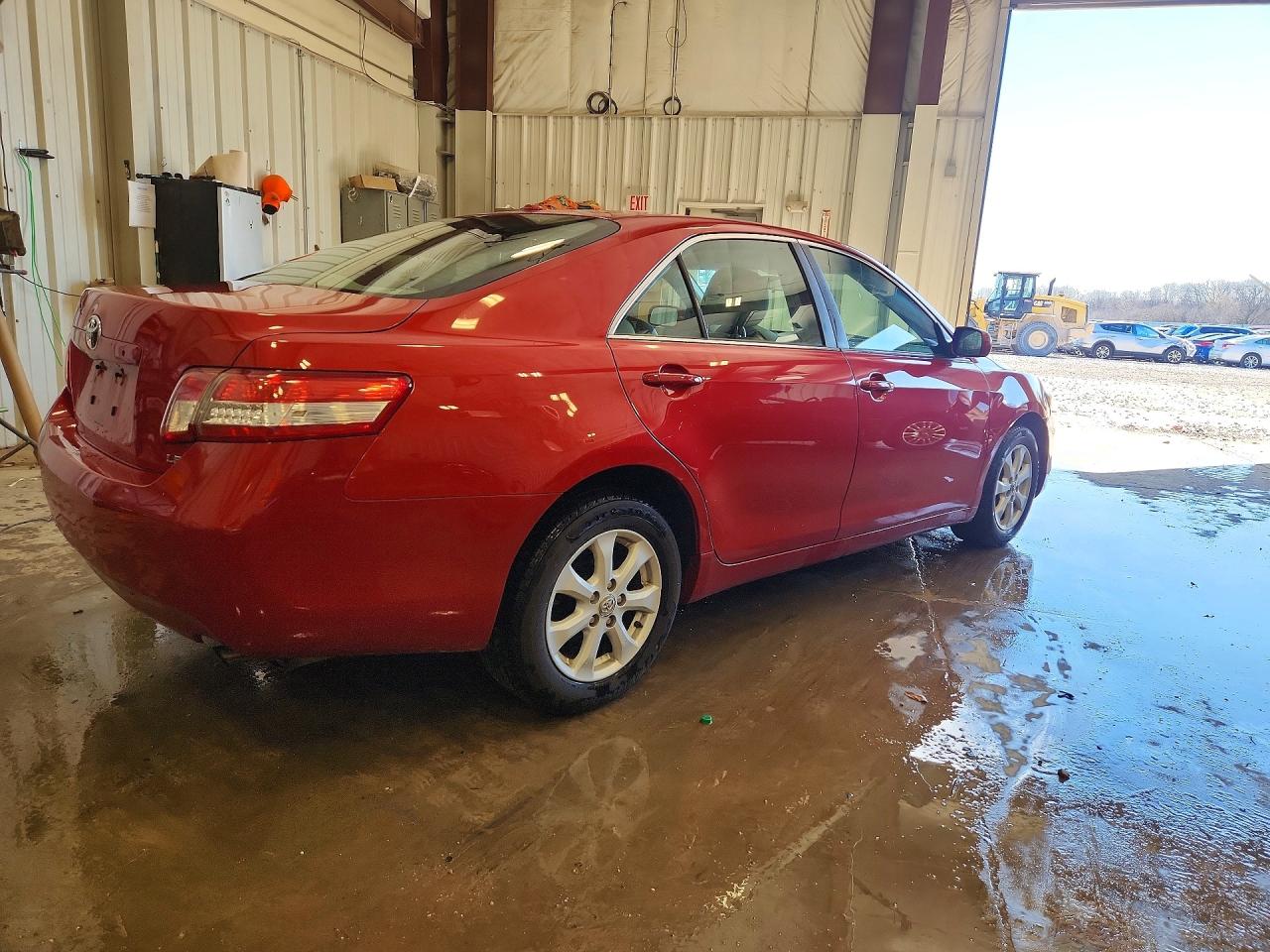 2011 TOYOTA CAMRY LE photo 3