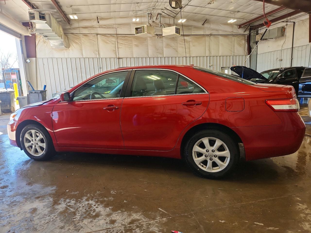 2011 TOYOTA CAMRY LE photo 2