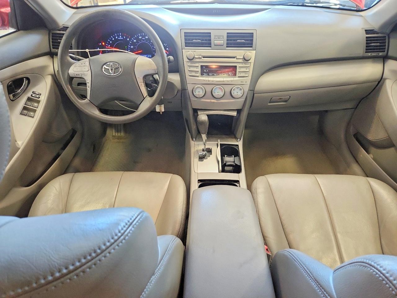 2011 TOYOTA CAMRY LE photo 8
