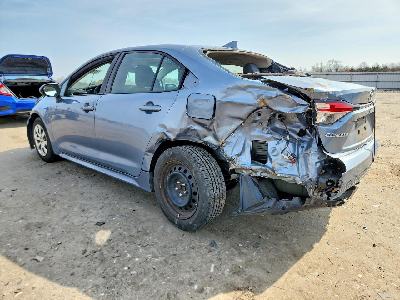 2021 TOYOTA COROLLA LE photo 3
