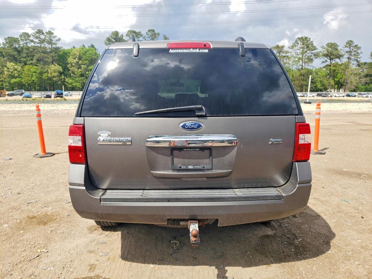 2010 FORD EXPEDITION XLT photo 11