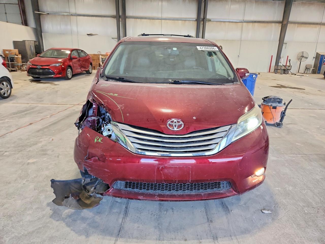 2017 TOYOTA SIENNA LIMITED PREMIUM 7-PASSENGER photo 13