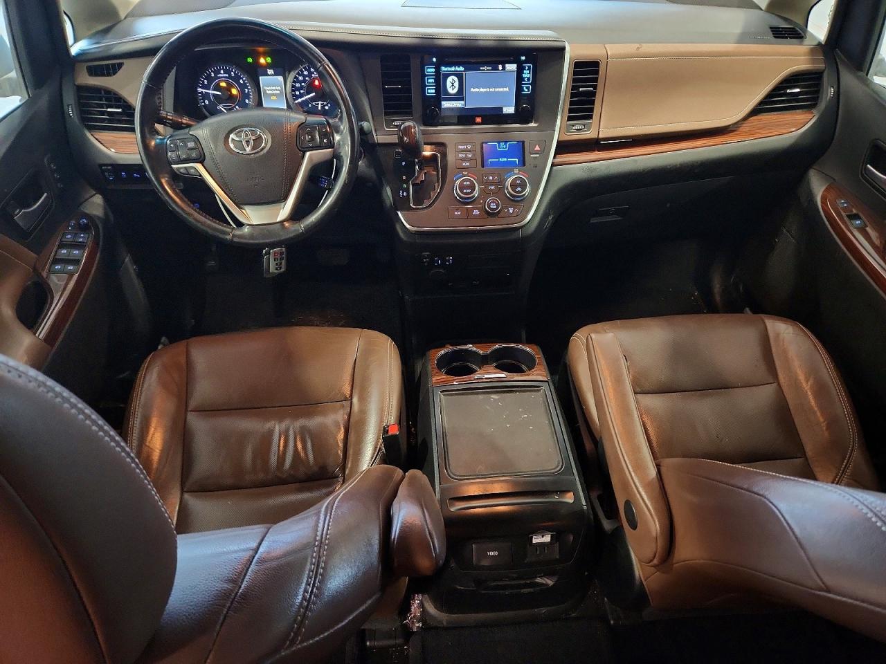 2017 TOYOTA SIENNA LIMITED PREMIUM 7-PASSENGER photo 22