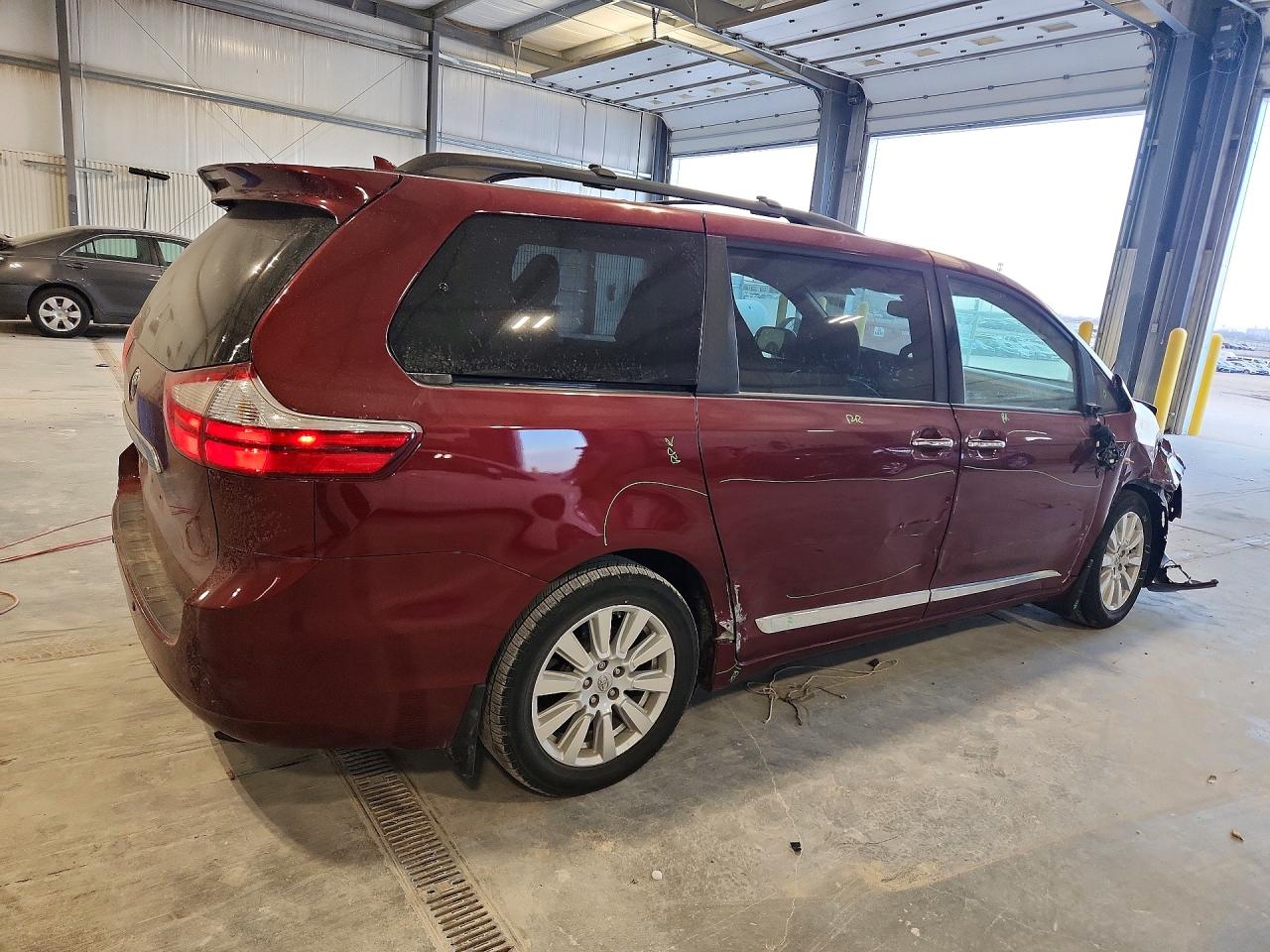 2017 TOYOTA SIENNA LIMITED PREMIUM 7-PASSENGER photo 7