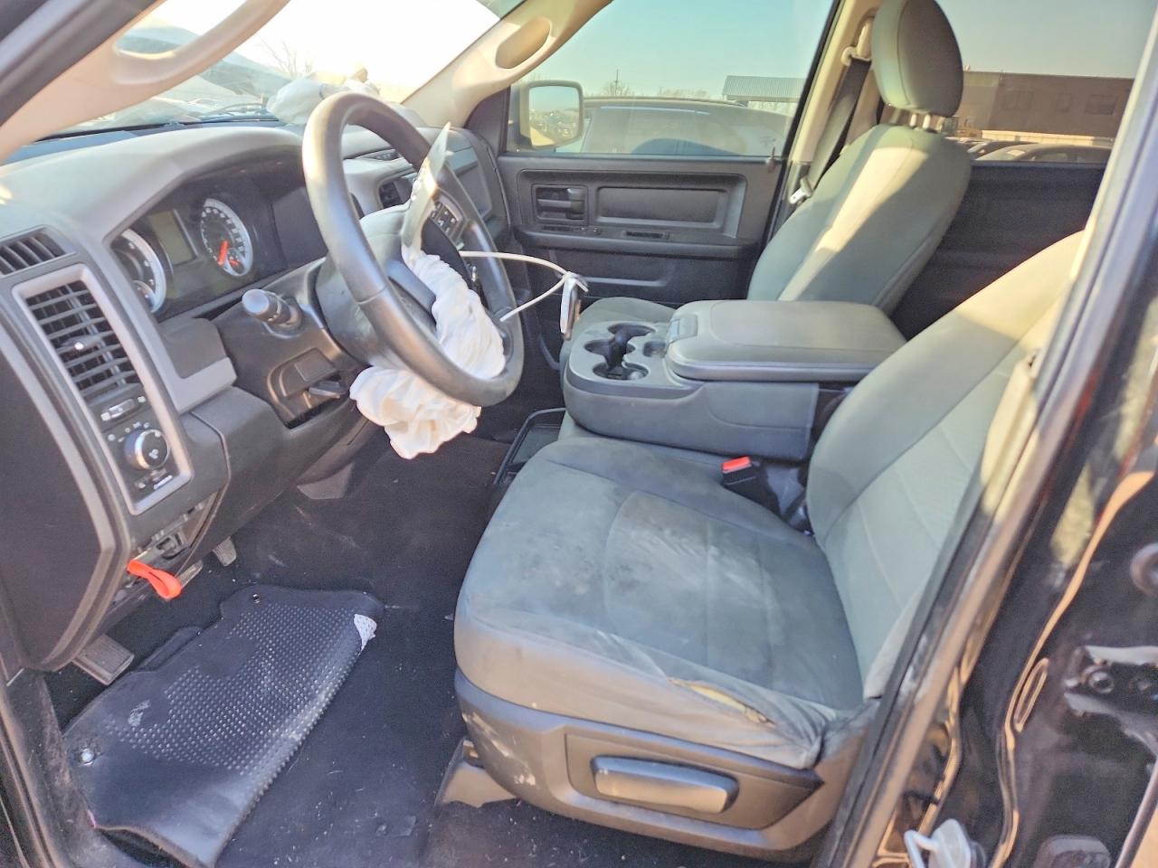 2014 RAM 1500 ST photo 19