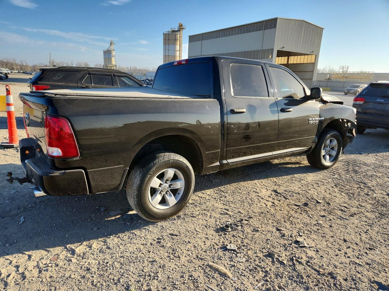 2014 RAM 1500 ST photo 7